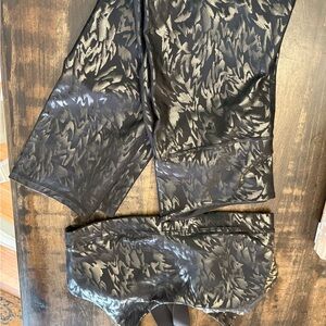 Old Navy Black and Silver Patterned Leggings and sports bra